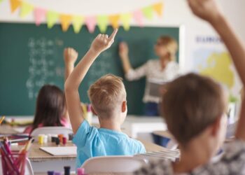 إعلان عن توظيف مؤطر (ة) للغة العربية