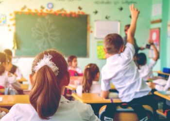 إعلان عن توظيف مؤطر (ة) للغة العربية